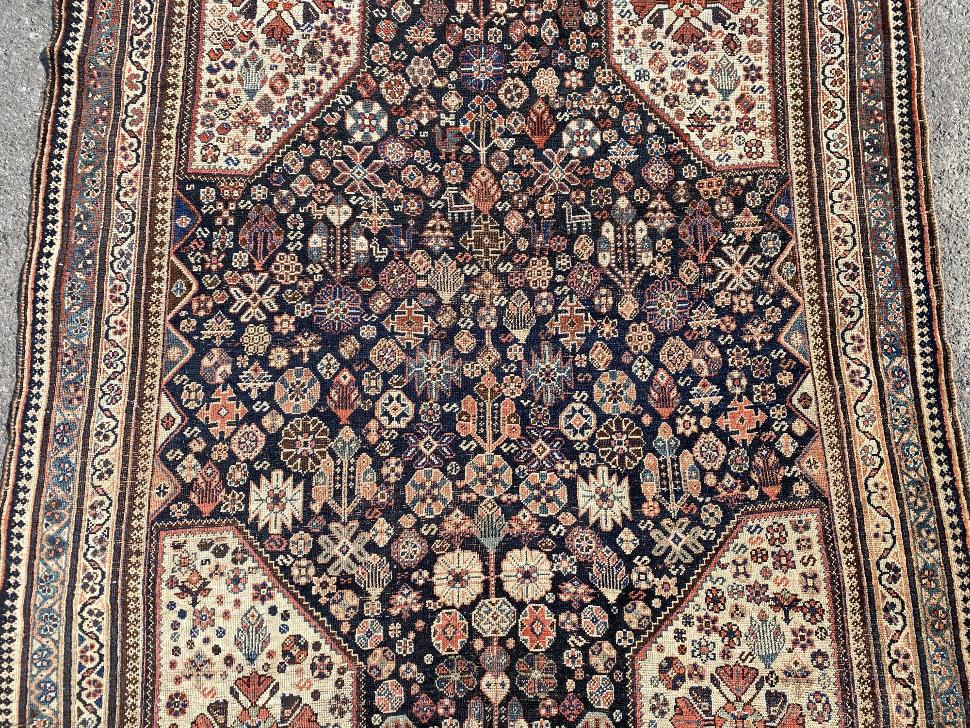 A Shirvan rug, 190 x 150cm